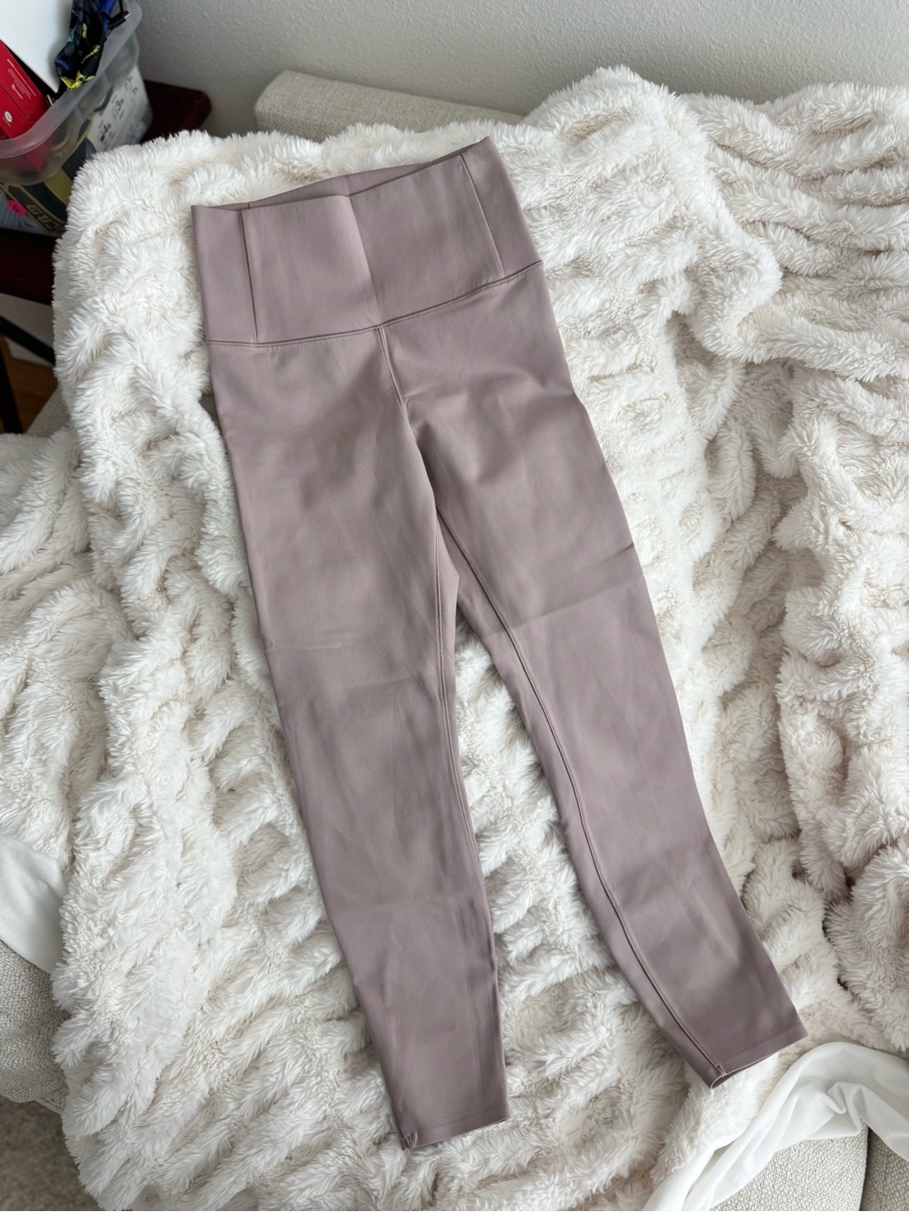 Vuori High-Rise Evolve Leggings in Light Dusty Mauve